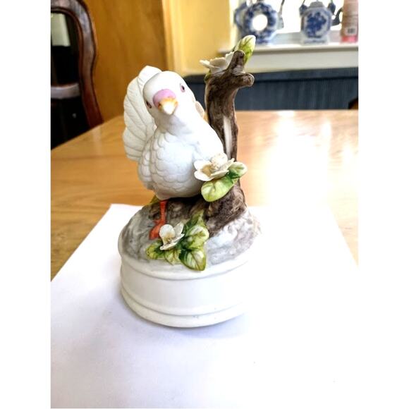 VTG  ROYAL CROWN PORCELAIN WHITE DOVE BIRD SITS ON BRANCH MUSICAL 6” - Picture 3 of 7